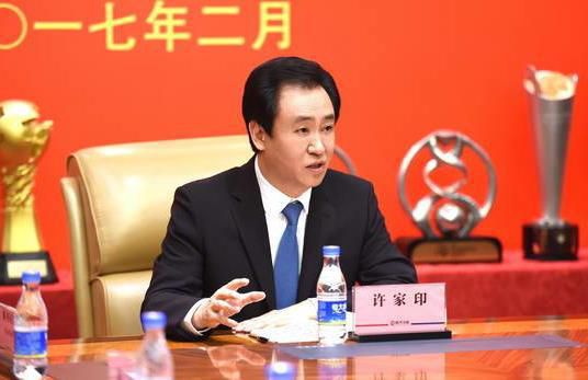 第40分钟，希克禁区中路拿球，随后转身起脚打门，球稍稍高出横梁！